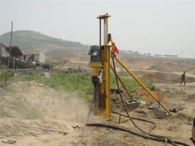 万博max农村大哥花3000元成本发明钻井机可以钻到地下40多米深